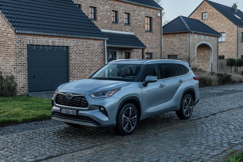 Toyota Highlander вышел на европейский рынок исключительно в гибридной версии Toyota Highlander вышел на европейский рынок исключительно в гибридной версии