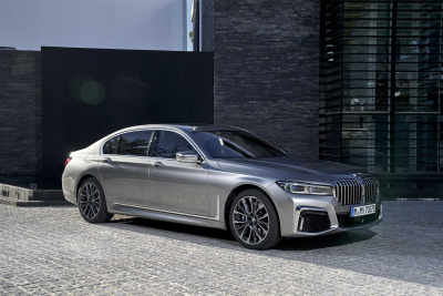 P90342254-the-new-bmw-745le-xdrive-in-colour-donington-grey-and-20-m-light-alloy-wheels-star-spoke-style-817-m-2250px